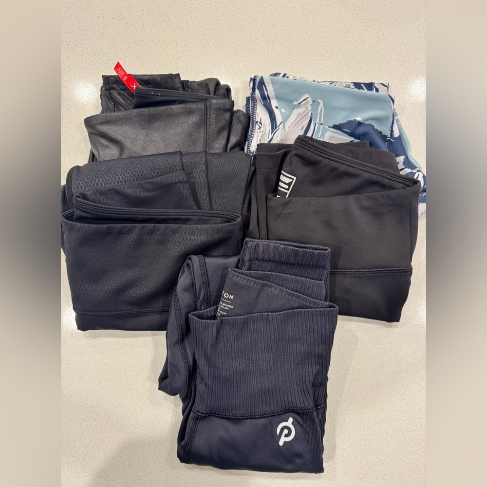 LOT OF 5 Like New Leggings. Sizes XS - S Various brands! All in great shape😎